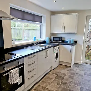 https://warsett-crescent-5-bedrooms-near-the-coast.yorkshirehotels.net